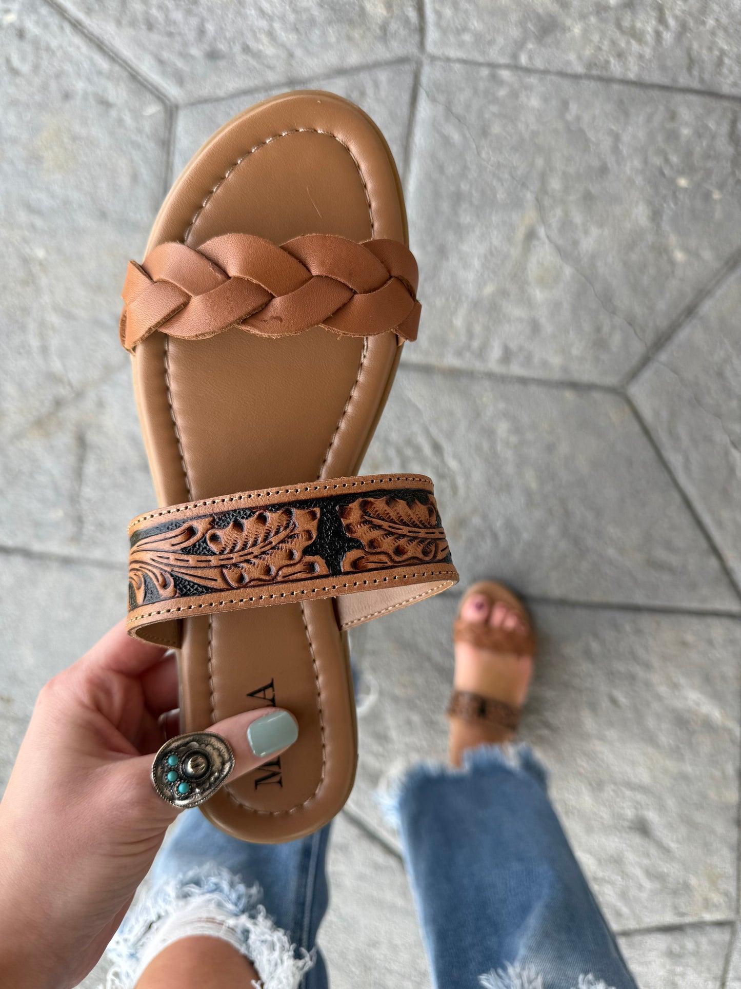 Diamond Ridge Leather Sandals (SIZE UP)