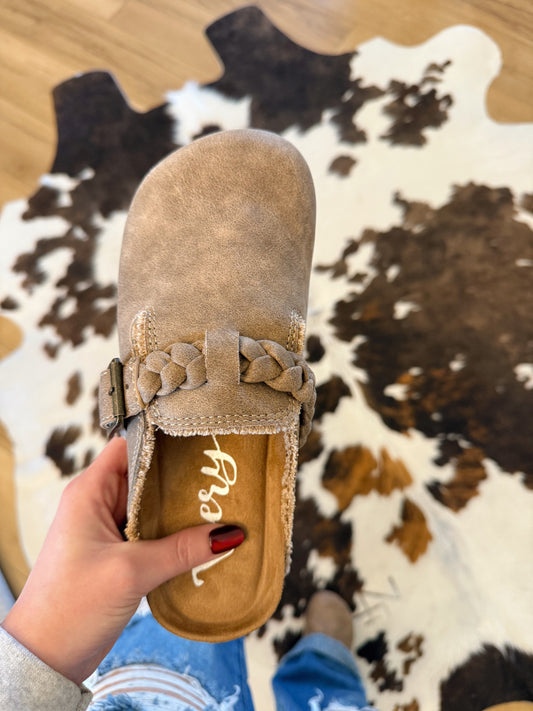 Iris Braided Slide On Shoe - Beige