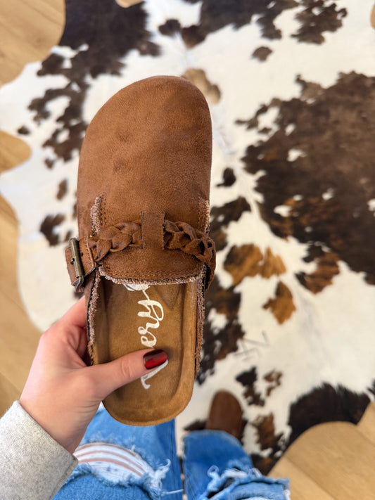 Iris Braided Slide On Shoe - Brown