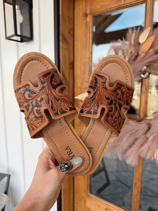 Carmina Anne Leather Sandals (SIZE UP)