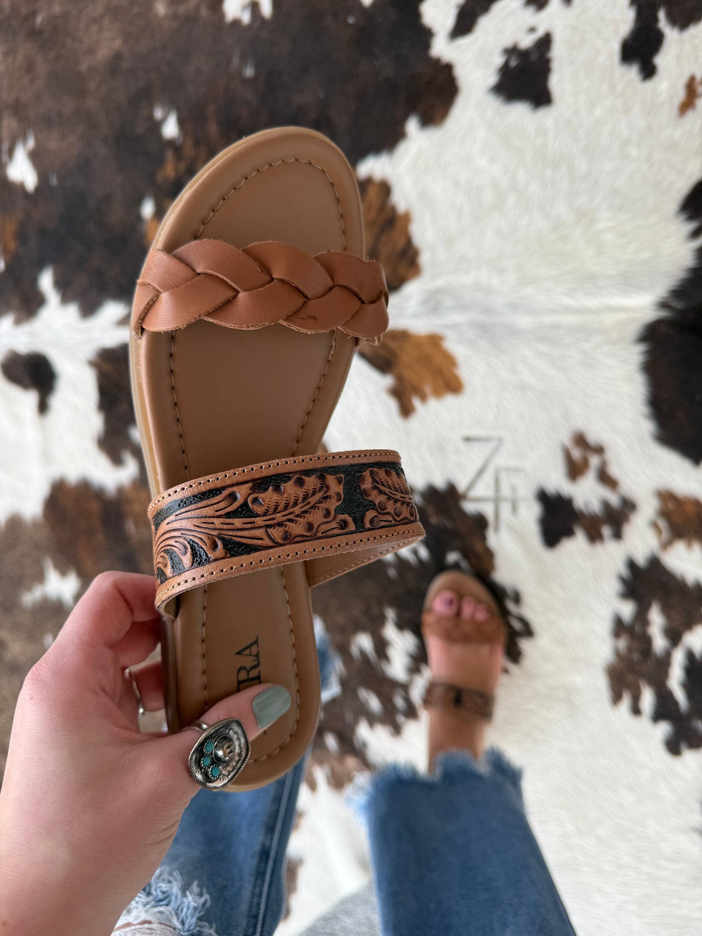 Diamond Ridge Leather Sandals (SIZE UP)