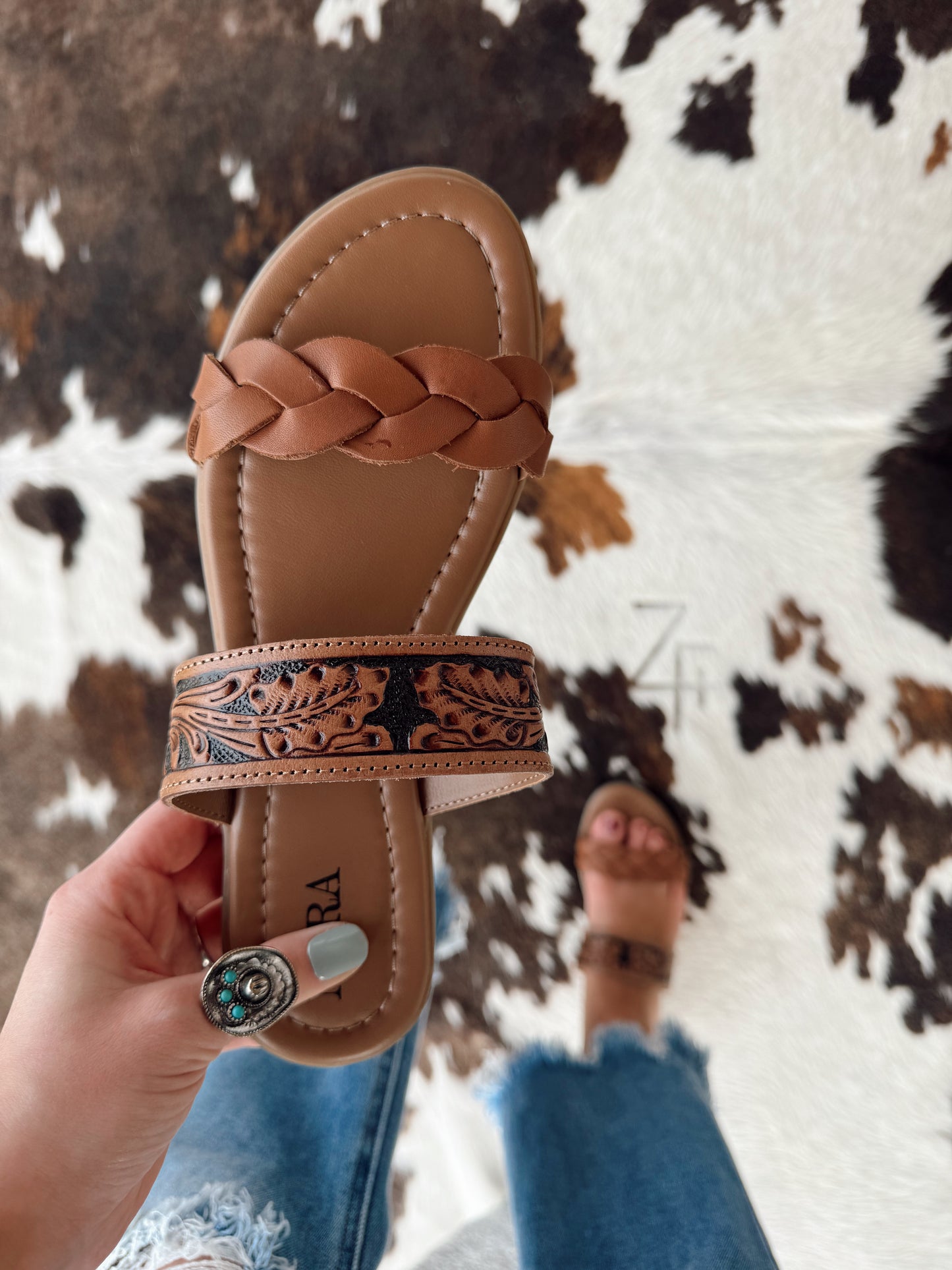 Diamond Ridge Leather Sandals (SIZE UP)