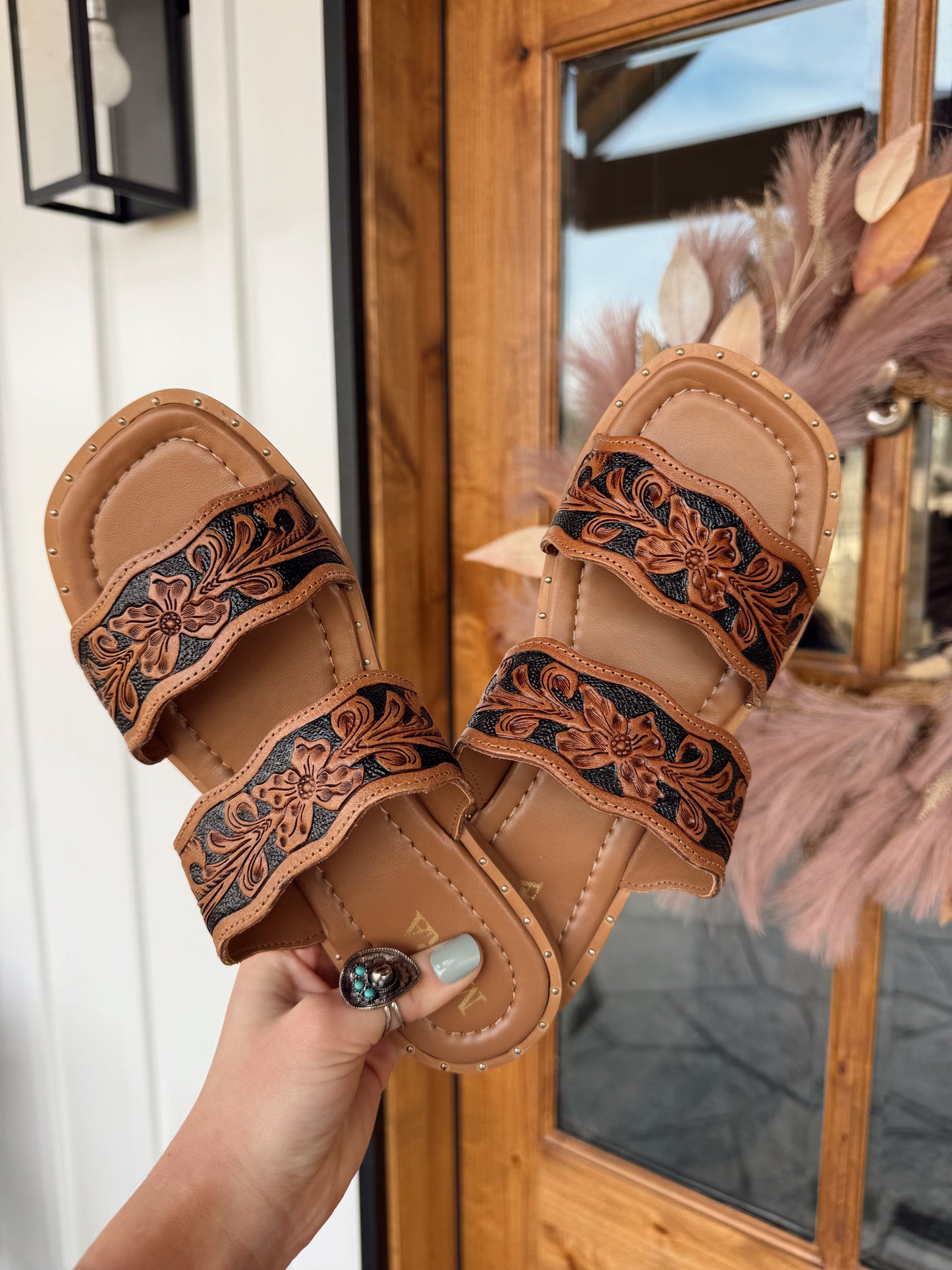 Santa Fe Daisy Slides (SIZE UP)